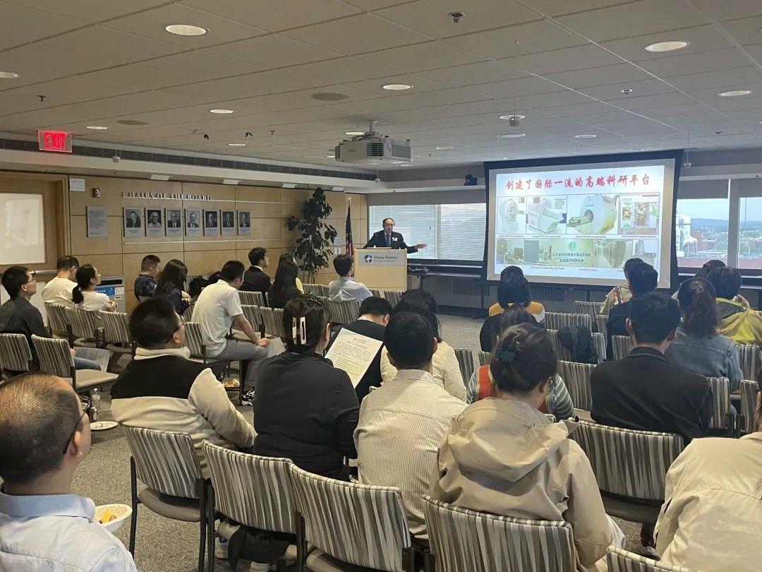 哈佛医学院与bobapp1中国有限公司肿瘤临床学院联合举办学术交流会，来自哈佛医学院、麻省理工学院等世界著名高校的学生和青年学者与本项目基地学员参加交流