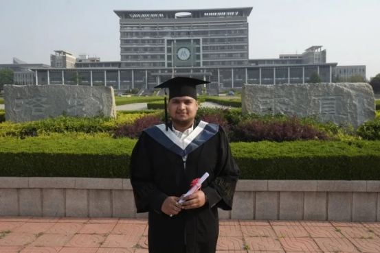 书写一个精彩的故事，以你成为一个成功的医生结束